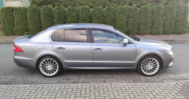 Skoda Superb cena 29900 przebieg: 208000, rok produkcji 2011 z Płock małe 704